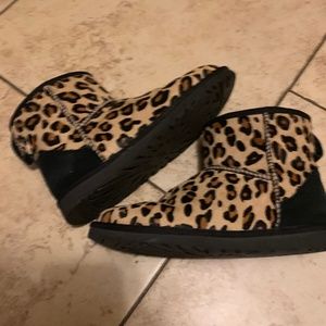 UGG classic mini leopard calf hair
